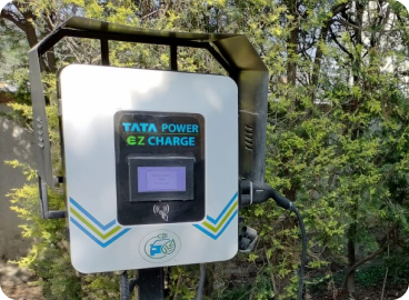 Electric vehicle charging station